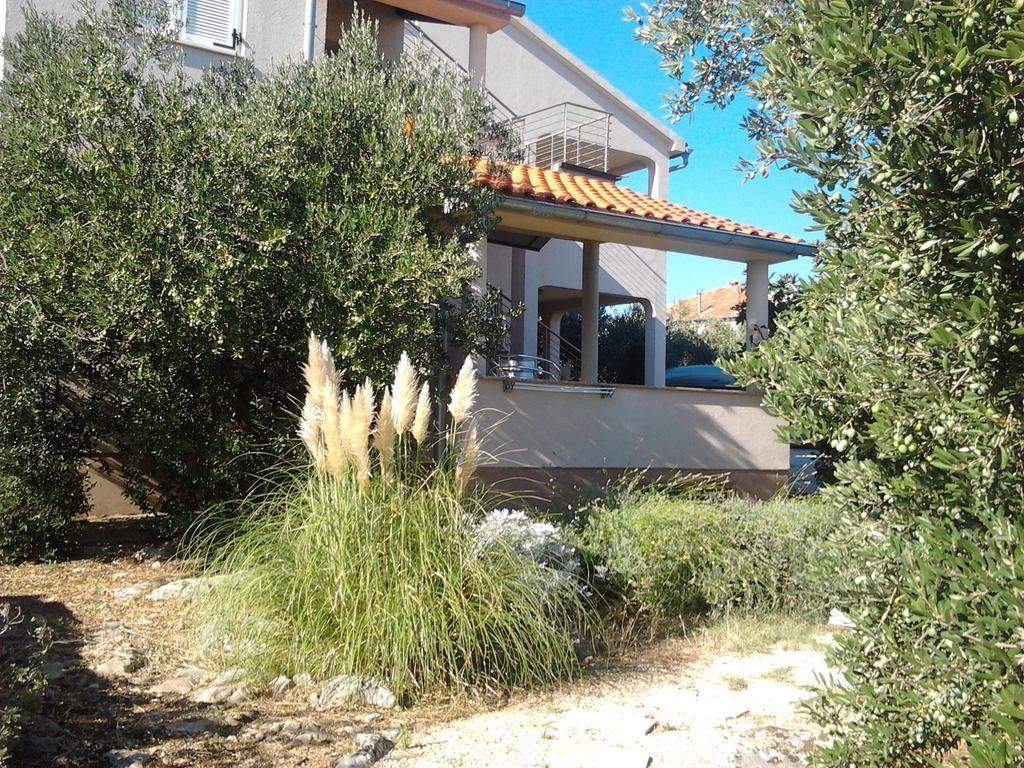 Apartments Jadranica Murter Exterior foto