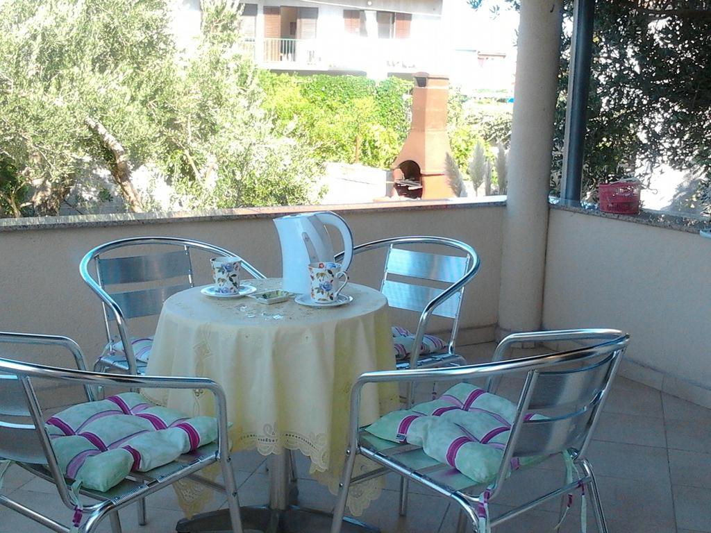Apartments Jadranica Murter Quarto foto