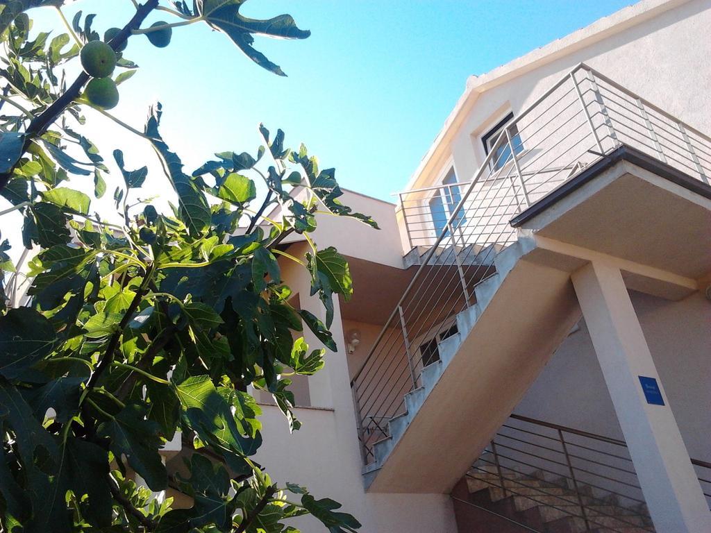 Apartments Jadranica Murter Exterior foto